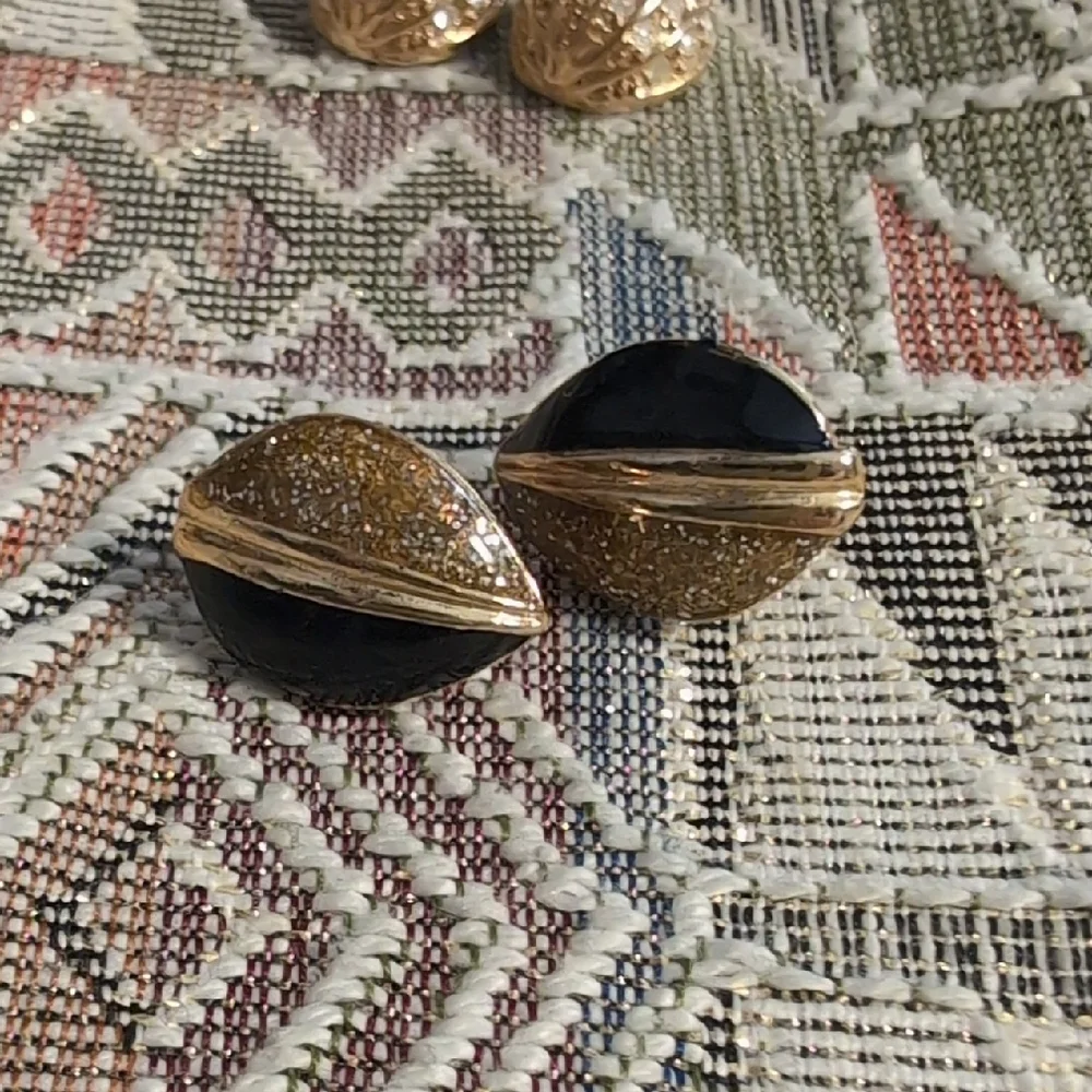 Vintage 7 Piece Gold Toned Earring Set - Picture 3 of 12